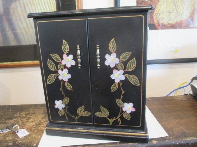JEWELLERY CABINET. MUSIC BOX .GOOD QUALITY Carousel 1
