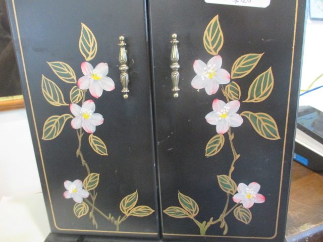 JEWELLERY CABINET. MUSIC BOX .GOOD QUALITY Carousel 9