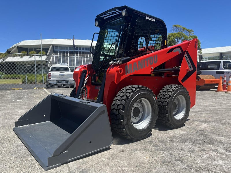 Manitou 1640R Skid Steer Loader / Bobcat Carousel 1