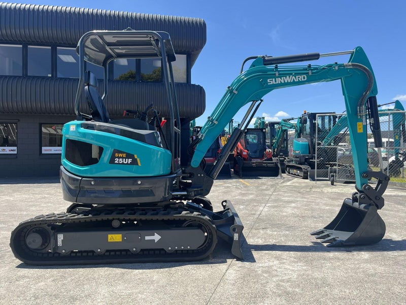 Sunward SWE25UF 2.5Ton Digger/Excavator Carousel 2