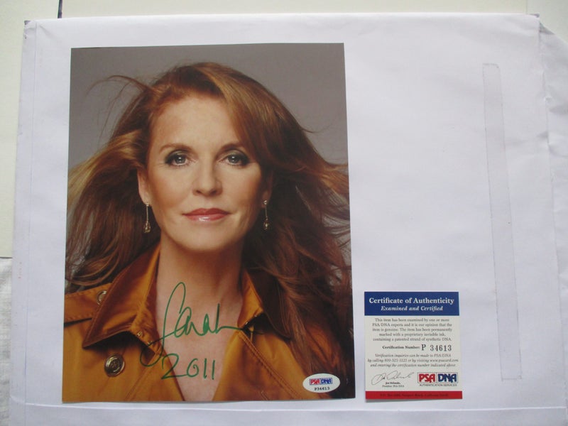 Sarah, Duchess of York (Fergie) signed large Photograph + Authentication Carousel 1