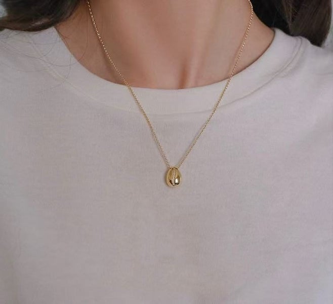 18kt Gold-Plated S925 Silver Hollow Design Coffee Bean Pendant Necklace Carousel 3