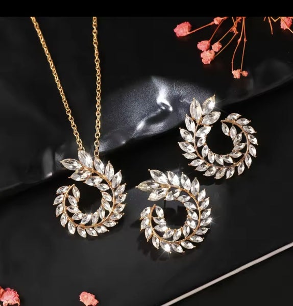 Women White Cubic Zirconia 4pcs Set Necklace + Chain + Earrings Carousel 2