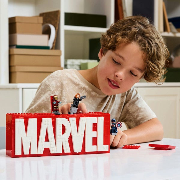 LEGO Marvel: MARVEL Logo & Minifigures - (76313) Carousel 2