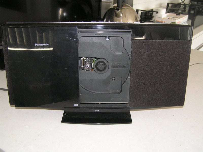 PANASONIC COMPACT iPOD- CD- RADIO Carousel 2