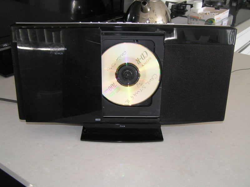 PANASONIC COMPACT iPOD- CD- RADIO Carousel 4