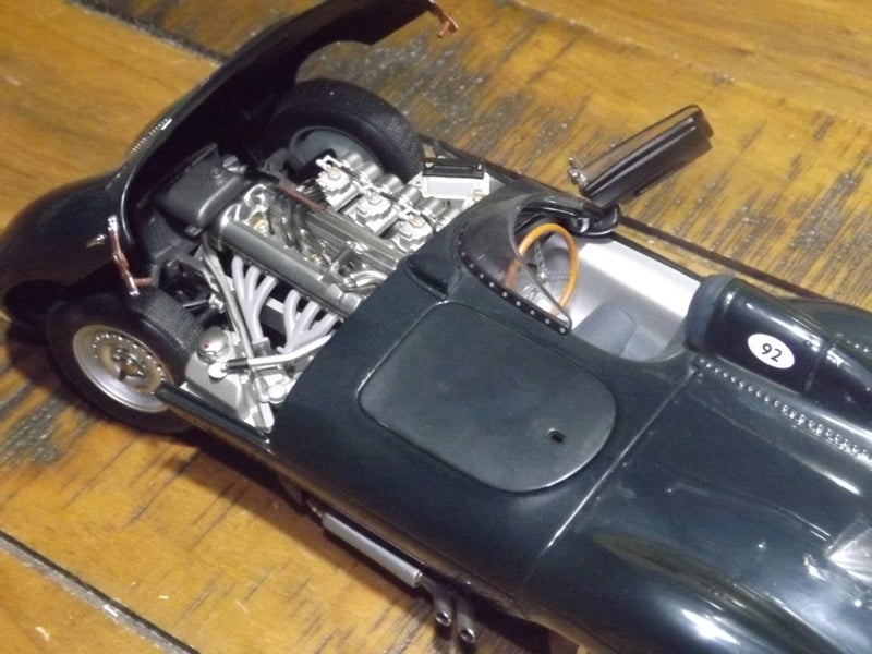 Auto Art 1/18 Jaguar D Type Carousel 3