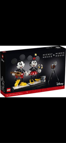 LEGO Disney 43179 Mickey Mouse & Minnie Mouse Buildable Characters Carousel 1