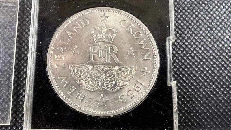 1953 New Zealand Crown Coin - Uncirculated With Case - Lot Y731 Carousel 1