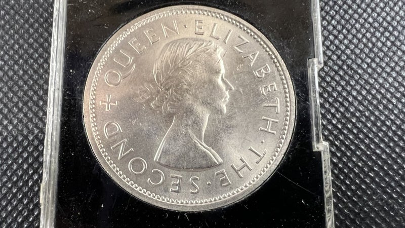 1953 New Zealand Crown Coin - Uncirculated With Case - Lot Y731 Carousel 2