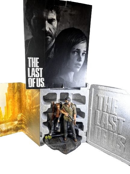 Last Of Us Post Pandemic Collector s Edition Statue BOXED (Joel & Ellie) *VAL... Carousel 2