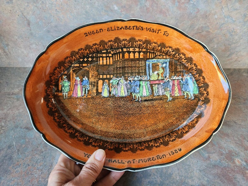 Royal Doulton Queen Elizabeth visit to Hall Morgton 1589 Carousel 1