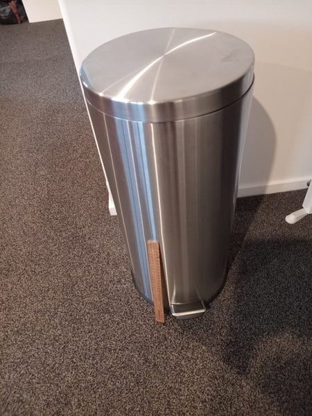 Pedal Bin ?30 Litres Carousel 1