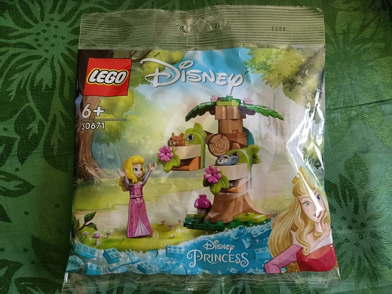 LEGO 30671 Disney Princess Aurora's Forest Playground polybag Carousel 1