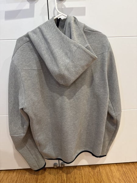 Grey Nike Tech Fleece Carousel 2