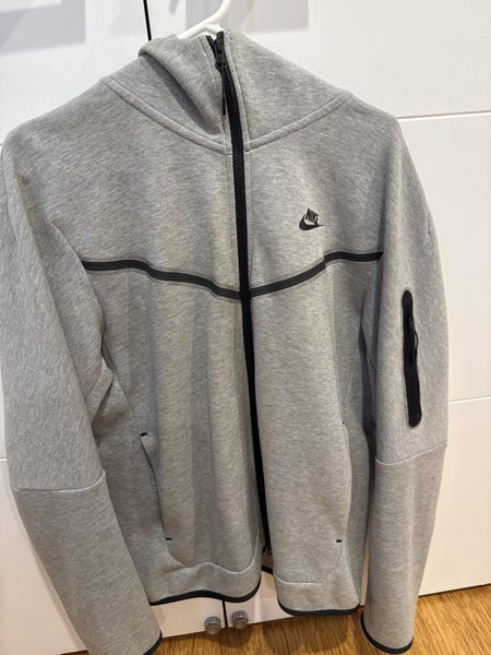 Grey Nike Tech Fleece Carousel 3