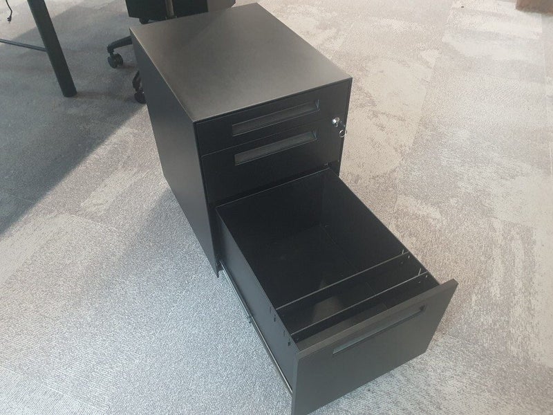 Office mobile by Aspect furniture Carousel 2