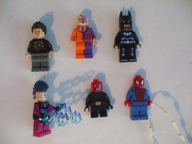 Bulk Lego Superhero/Villain Minifigures Carousel 1