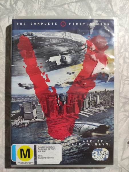 V: Season 1 - Reg 4 - 3 Disc - Elizabeth Mitchell Carousel 1