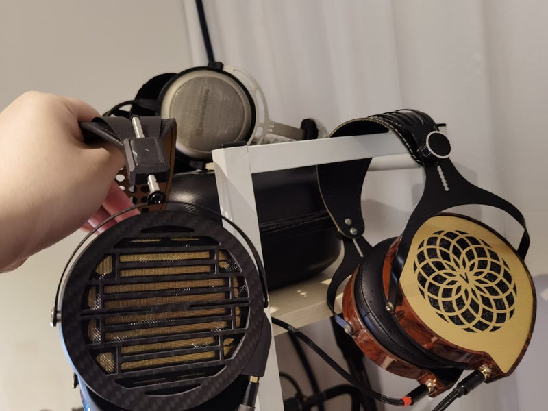 NAN-7 Planar Gold Headphone Carousel 2