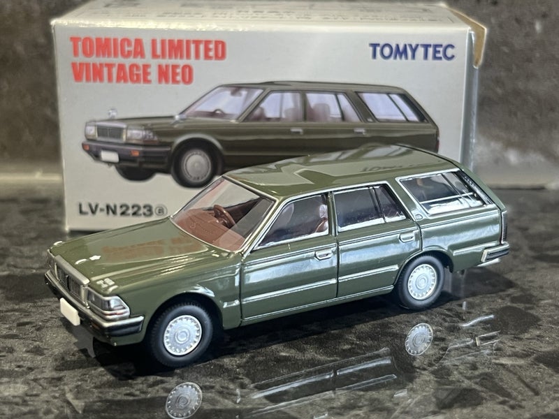 NISSAN CEDRIC VAN V20E DX Tomica limited vintage NEO TOMYTEC #739 Carousel 2