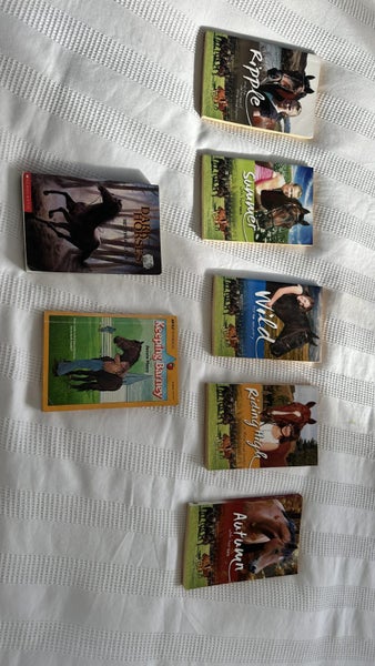 7 x horse story books Carousel 1