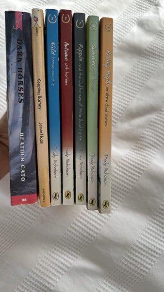 7 x horse story books Carousel 3