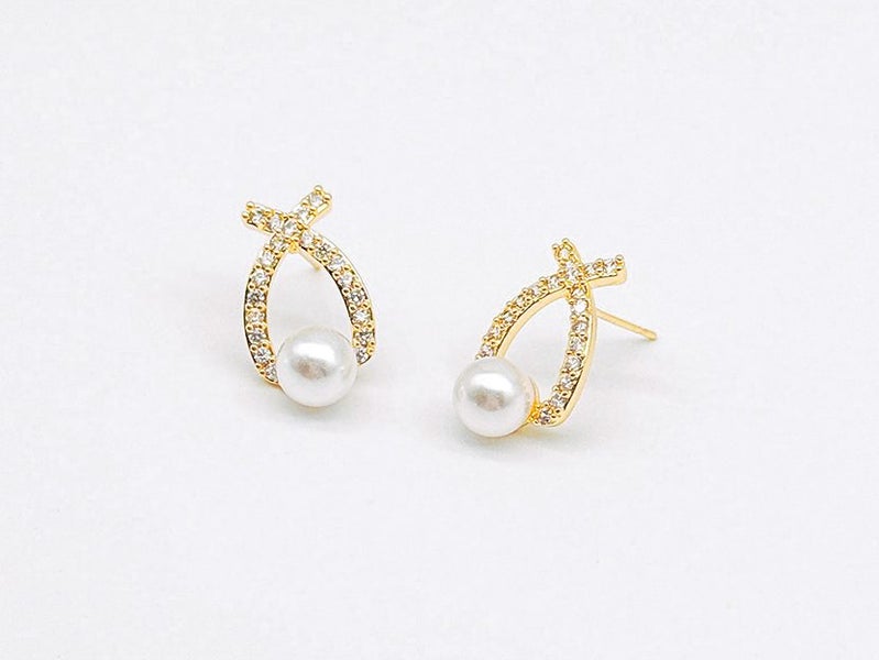 Glamorous Gold-Plated Zircon Pearl Earrings Carousel 1