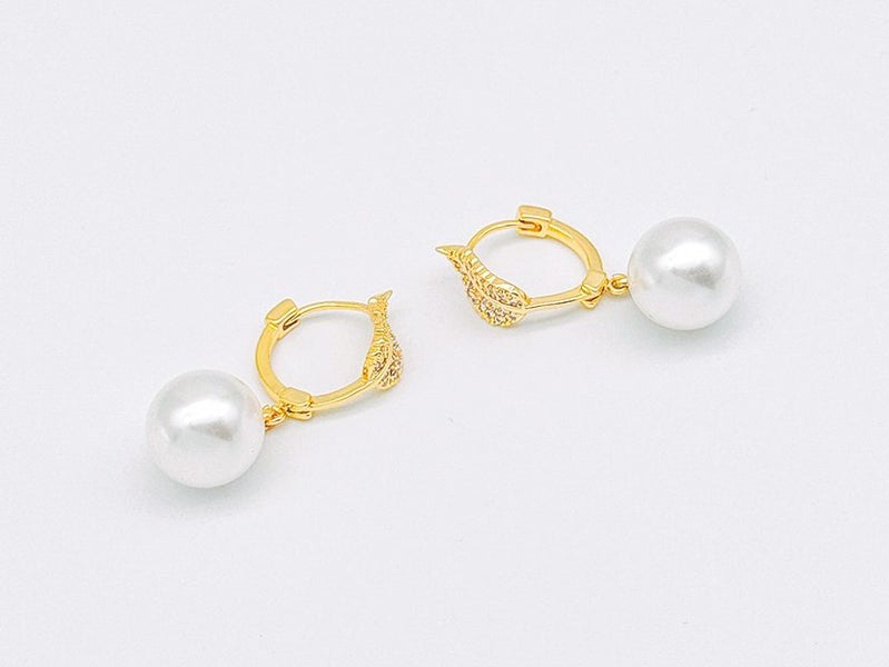 Glamorous Gold-Plated Zircon Pearl Earrings Carousel 1