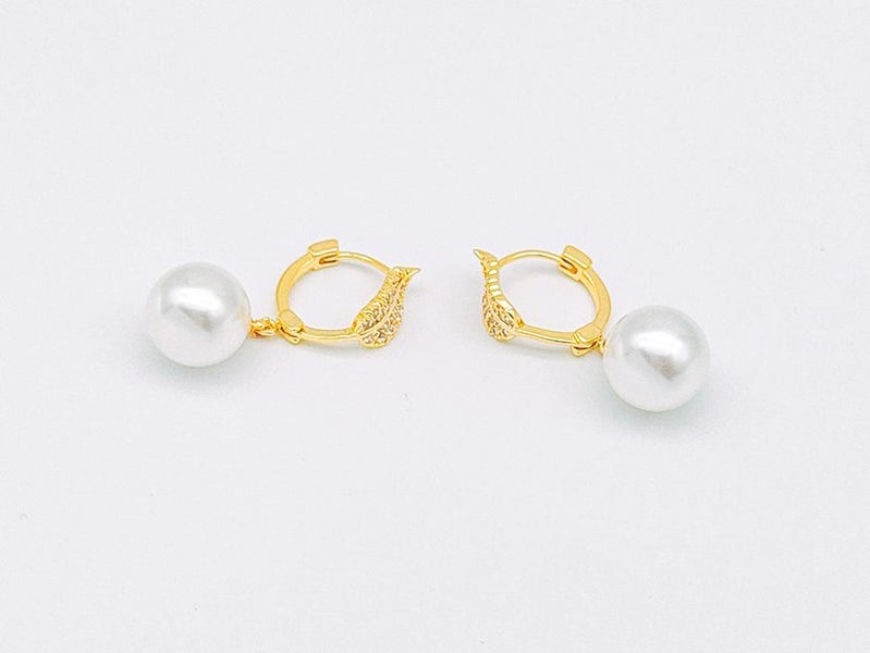 Glamorous Gold-Plated Zircon Pearl Earrings Carousel 2