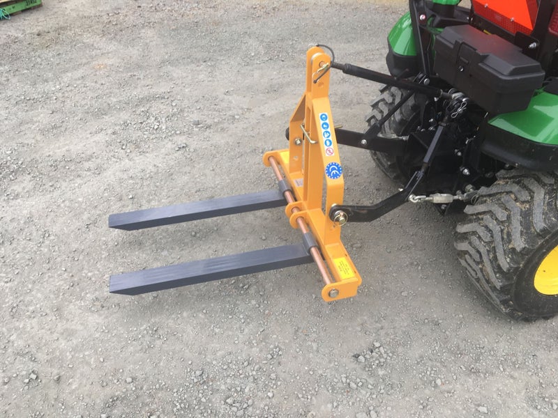 Novaquip 3 pt Adjustable Pallet Forks 300KG62990729022723112