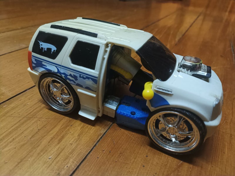 Old toy Transformer Mattel 2006 L1354 cadillac escalade folding car transformer Carousel 2