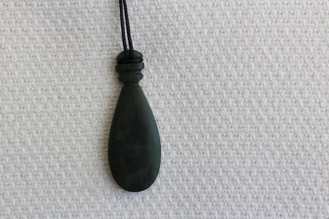 BEAUTIFUL NEW ZEALAND KAWAKAWA MERE PENDANT MATTE Carousel 3