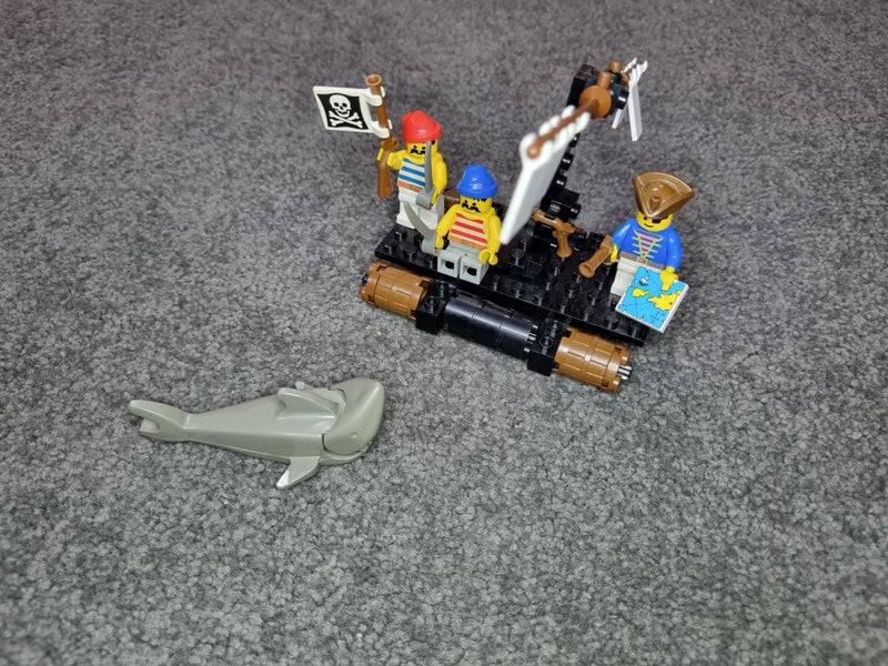 6257 Vintage Lego Pirates - Castaway's Raft Carousel 2