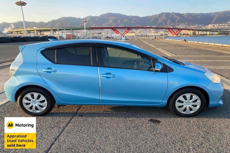 2013 Toyota Aqua Welcab - Swing Out Seat62865836203649114