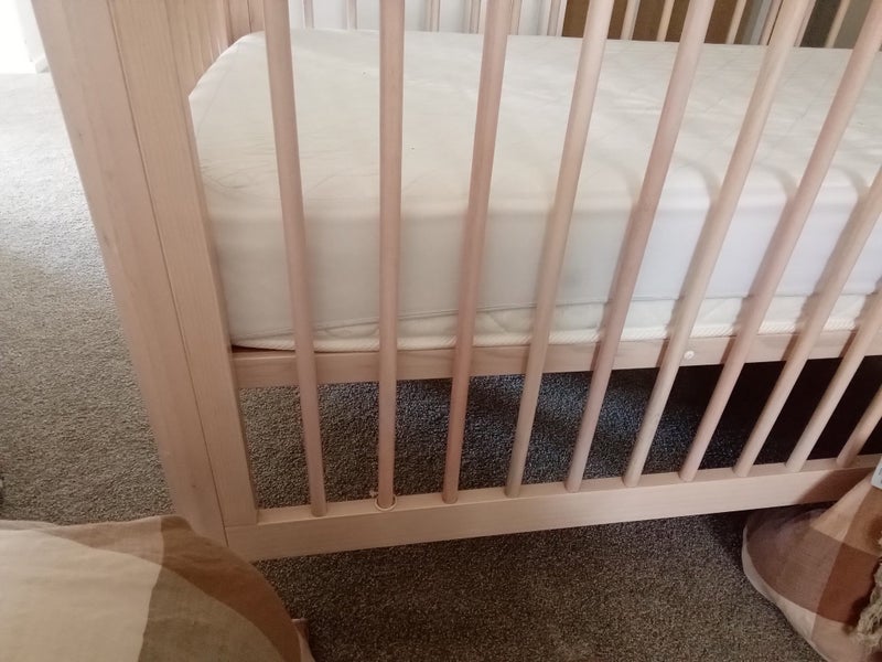 Mocka light coloured cot with mattress Carousel 2
