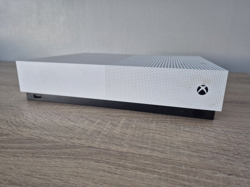 Xbox One S Console Carousel 1