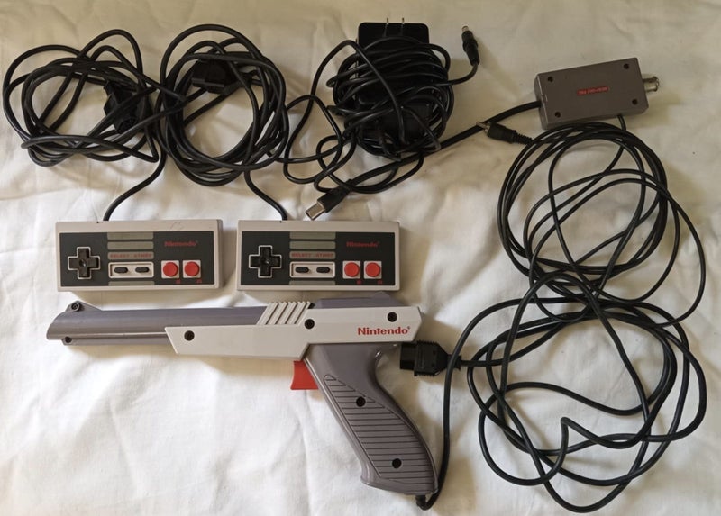NTSC NES Deluxe Set unboxed Carousel 2