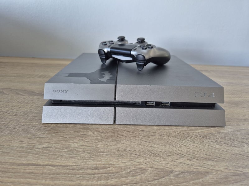 PS4 Batman Arkham Console + Controller Carousel 2