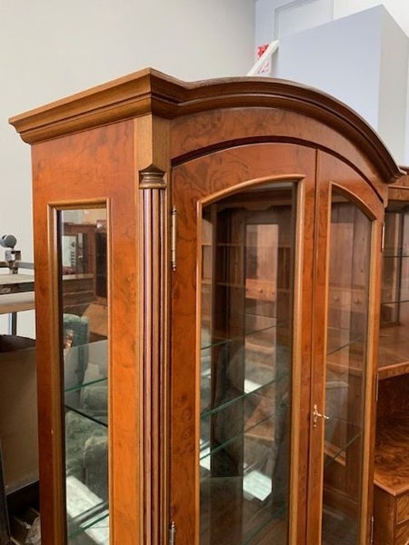 Crème de la Crème Bur Walnut Display Cabinet Carousel 2