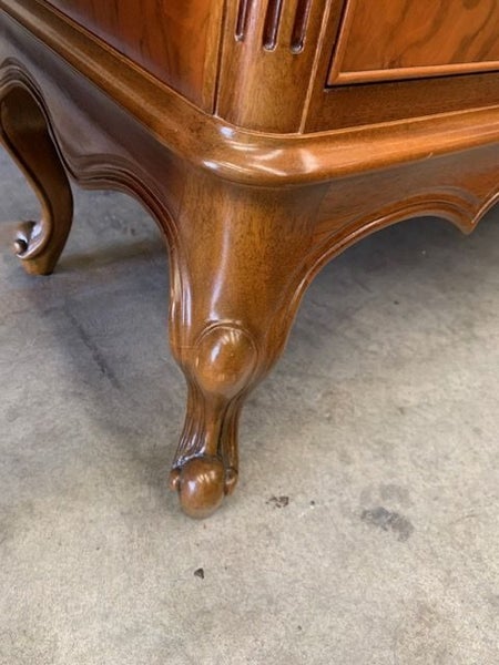 Crème de la Crème Bur Walnut Display Cabinet Carousel 7