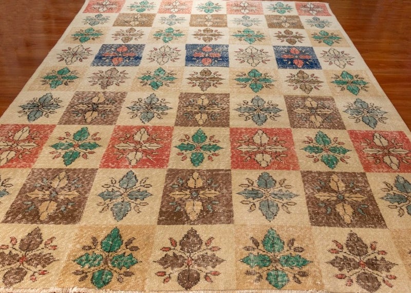 Vintage Hand-Knotted Turkish Rug (Size - 200 X 250 CM) Carousel 1