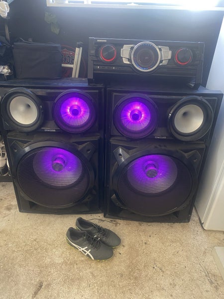 SAMSUNG LARGE STEREO CD & BLUETOOTH Carousel 1