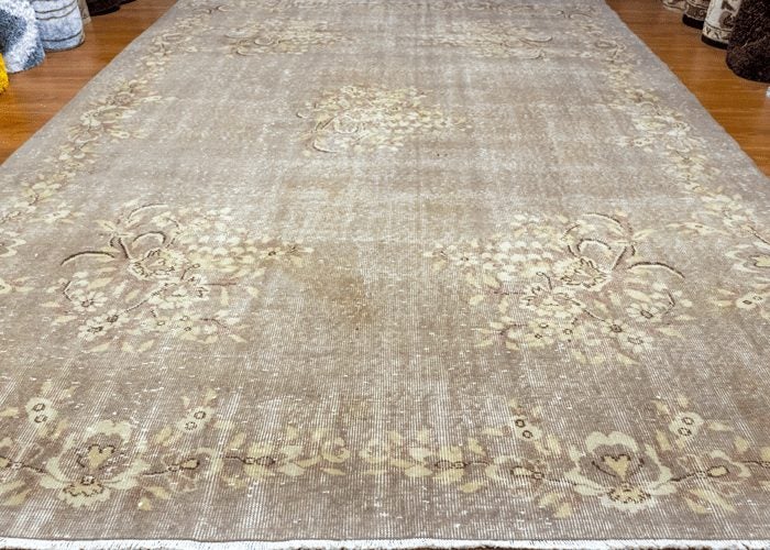 Vintage Hand-Knotted Turkish Rug (Size - 206 X 300 CM) Carousel 1