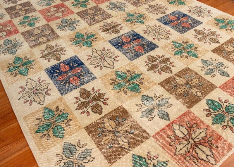 Vintage Hand-Knotted Turkish Rug (Size - 200 X 250 CM) Carousel 6