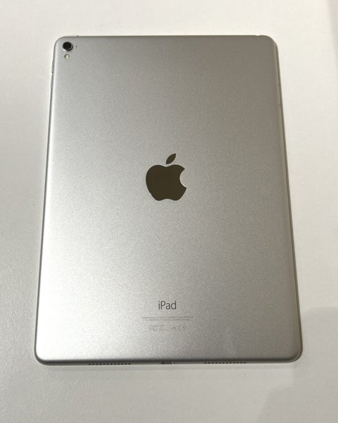 DT Deal! iPad Pro 9.7" WiFi 32GB Silver Carousel 4