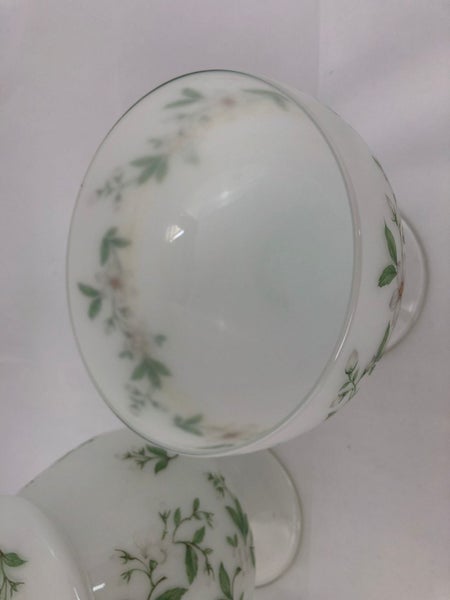 Vintage White Glass Candy Dish with Lid & (20110)63001030146049113