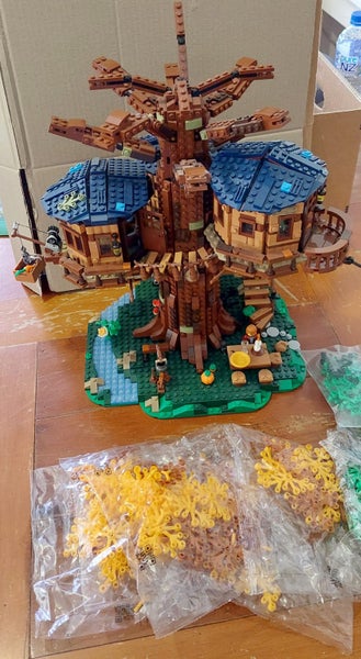 LEGO 21318 Ideas Tree House Carousel 1
