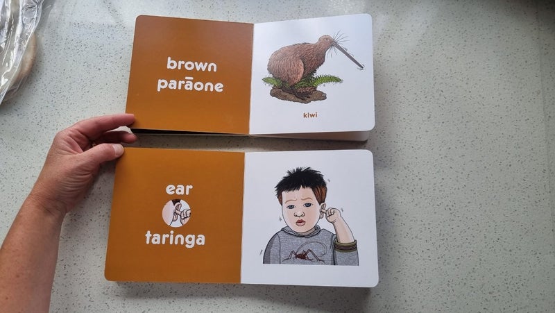 2x Te Reo / English Babies BOARD BOOKS. Carousel 6
