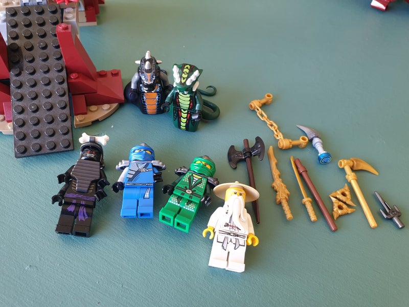 Lego Ninjago 9450 Epic Dragon Battle Carousel 4